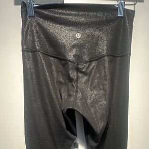 Lululemon Align Black High Rise Legging 
Shine with faint stripe as shown
Size 6